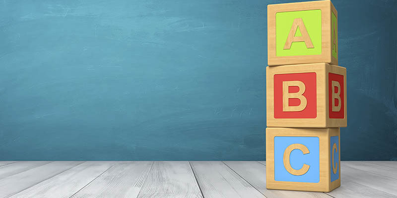 Kolme palikkaa, joissa on kirjaimet: A, B ja C.