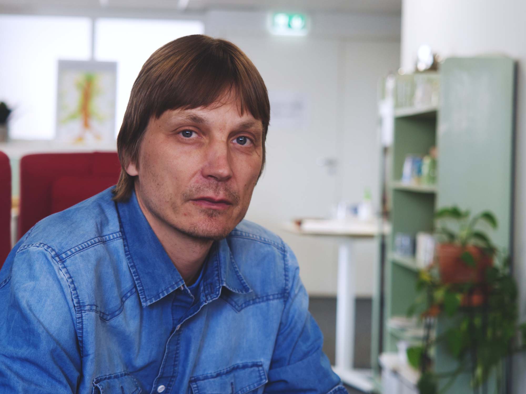 Palveluohjaaja Toni Rönnqvist.