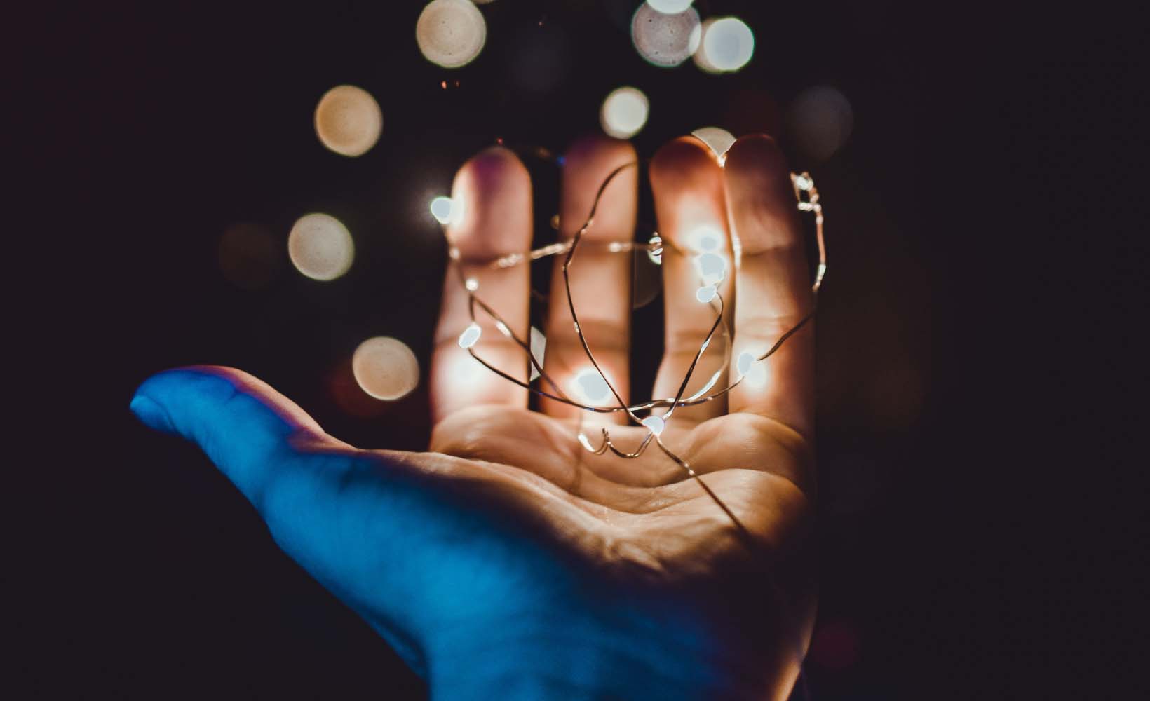 Teekuppi jossa on teetä.