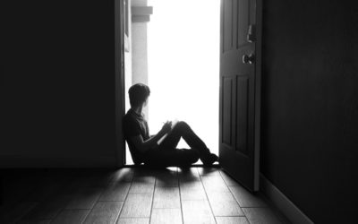 Kuinka olla läsnä kriisissä – turvallisella etäisyydellä? Hur finnas där för varandra i kris – på tryggt avstånd?