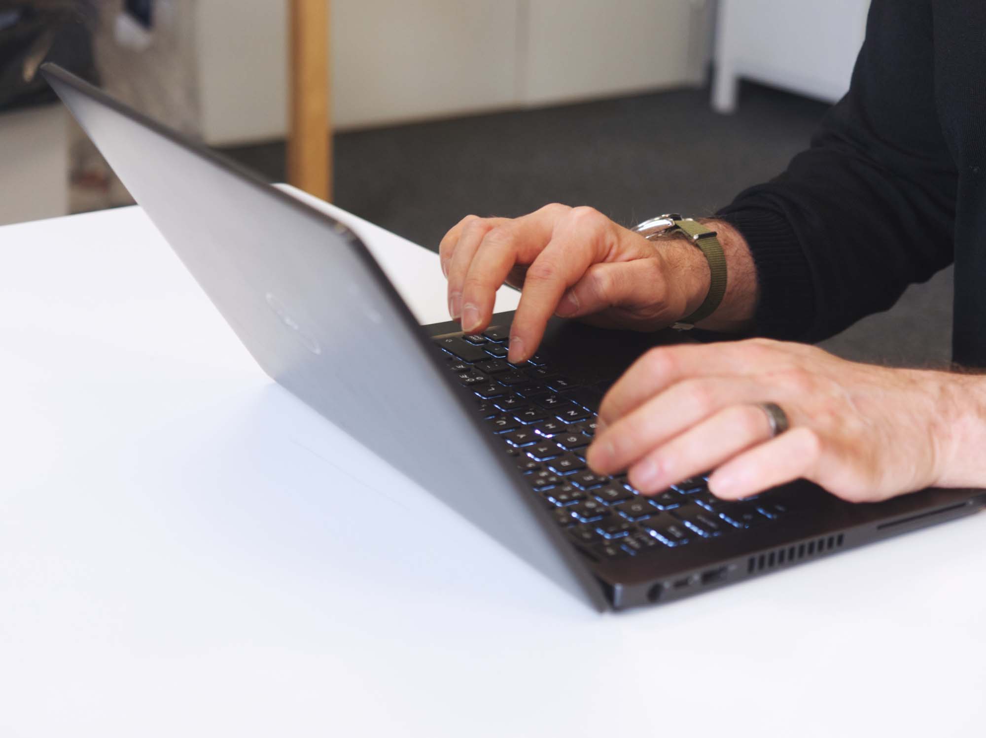 Teekuppi jossa on teetä.